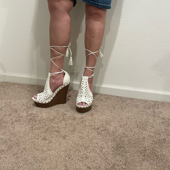 Slightly used; size 8.5 - Picture 3 of 4